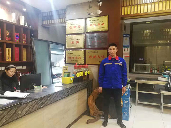 重庆市“天缘山珍”养生火锅餐厅厨房地面工程施工