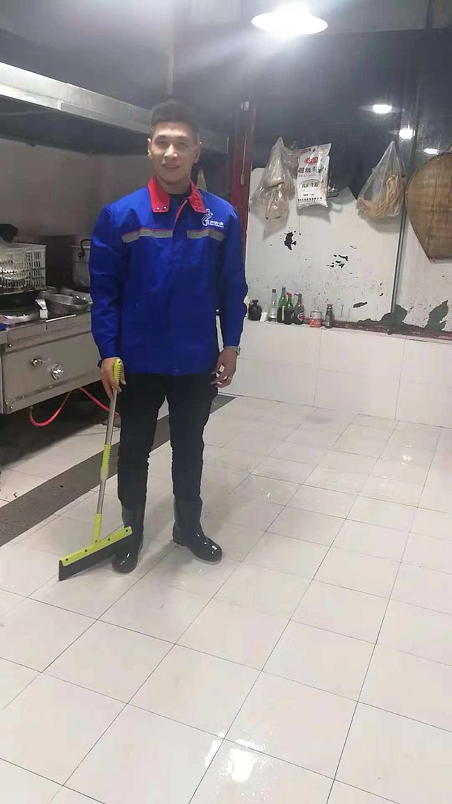 重庆市“天缘山珍”养生火锅餐厅厨房地面工程施工