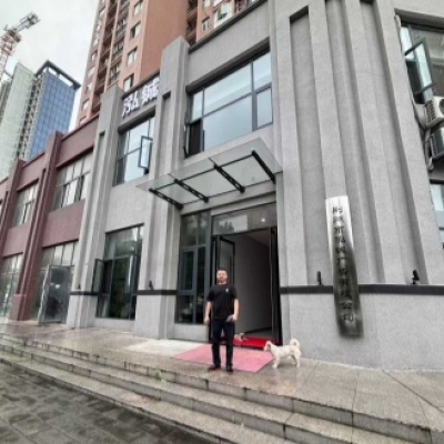 湖北荆州鸿铖广告有限公司员工食堂后厨地面防滑