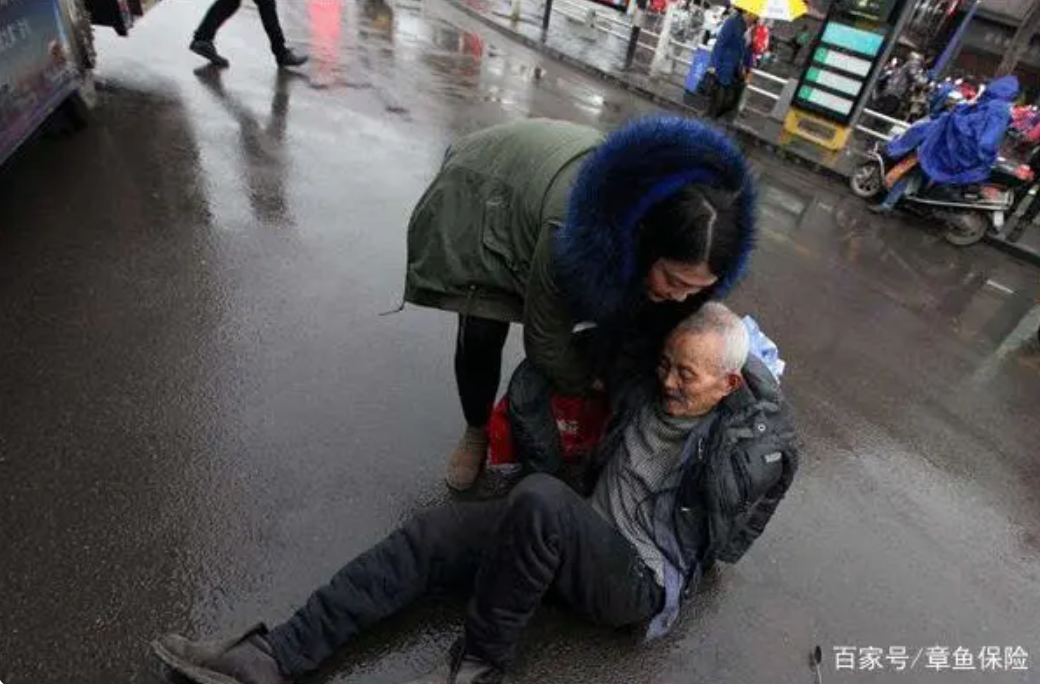 2019年10月20日  63岁老人雨天不慎滑倒，确诊残疾
