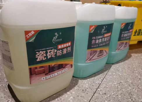 014 广州白云店海底捞防滑项目,世卿与海底捞集团的“缘分”就此开启