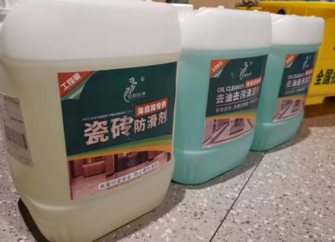014 广州白云店海底捞防滑项目,世卿与海底捞集团的“缘分”就此开启